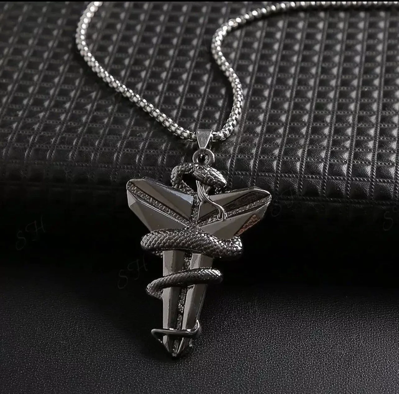 2025 Limited Edition🏀 No. 24 Legendary Sword Sheath Snake Necklace